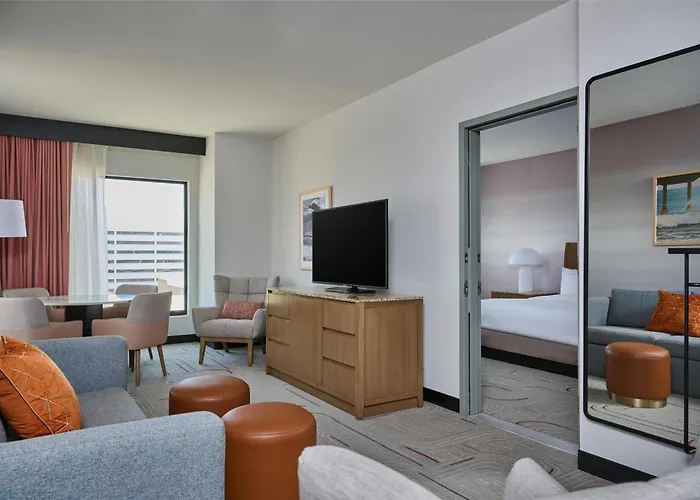 Hotel Zessa Orange County Airport, A Doubletree By Hilton Santa Ana