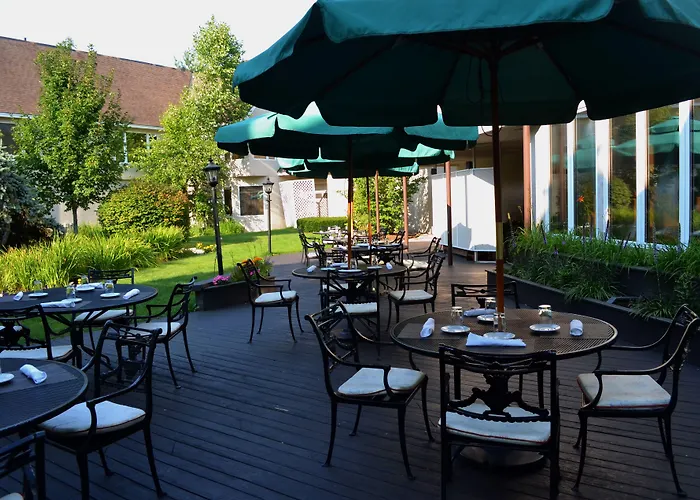 Orchards Hotel Williamstown