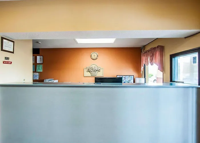 Econo Lodge Inn & Suites Tuscaloosa I-20
