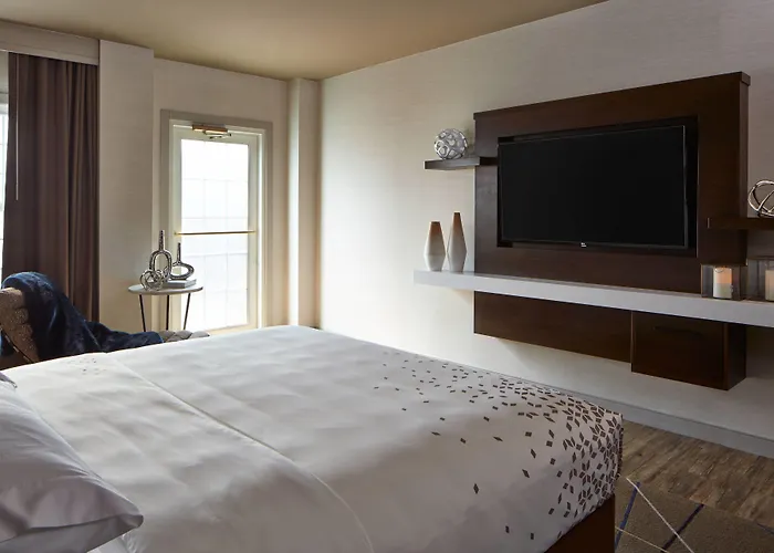 The Del Monte Lodge Renaissance Rochester Hotel & Spa
