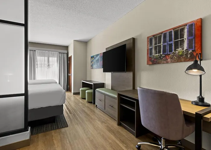 Comfort Suites Charleston West Ashley