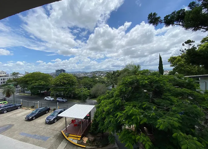 Hampton Court Apartments Brisbane