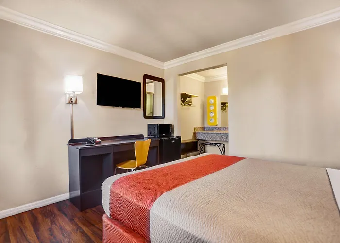Motel 6-Fresno, Ca - Belmont Ave