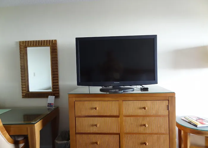 Ocean Sands Beach Boutique Inn-1 Acre Private Beach-St Augustine Historic-2 Miles-Shuttle With Downtown Tour-Heated Salt Water Pool Until 420Am-Popcorn-Cookies-New 4K Usd Black Beds- 69 Item Breakfast-Eggs-Bacon-Starbucks- Free Laundry- #904-799-Sand