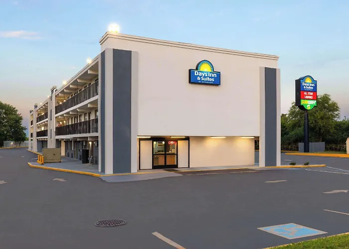Day'S Inn & Suites By Wyndham Indianapolis Airport East