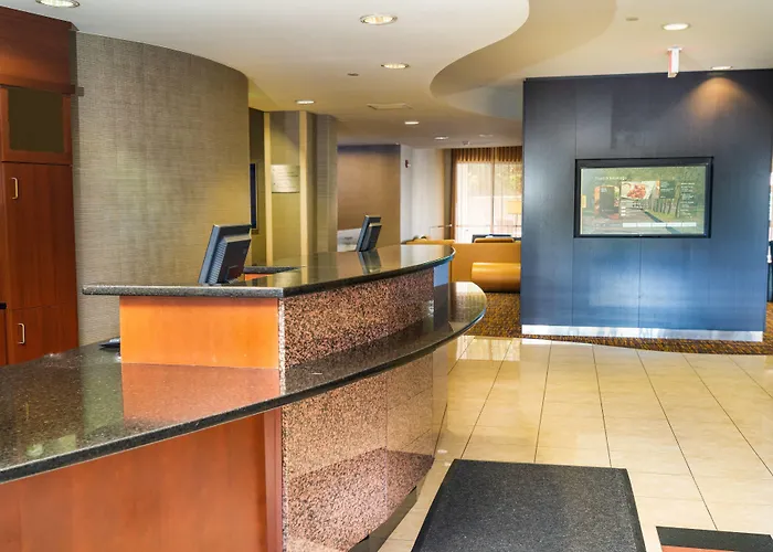 Courtyard By Marriott Kingston Hotel