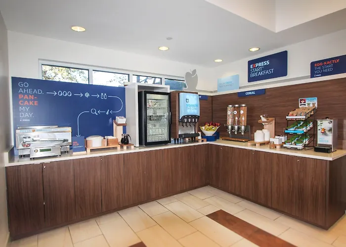 Holiday Inn Express Hotel & Suites Charleston - North By Ihg North Charleston