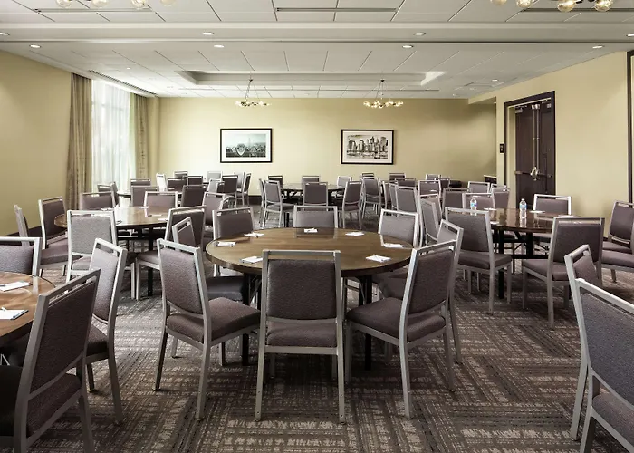 Hampton Inn & Suites Teaneck/Glenpointe