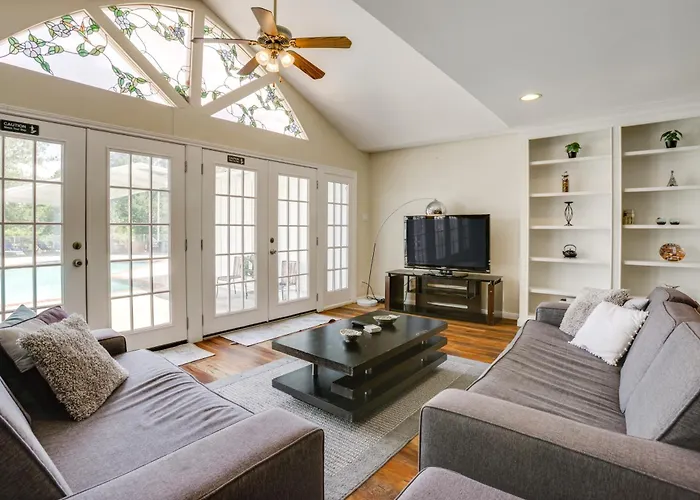 Private Pool Spacious And Secluded Magnolia Cottage Tomball