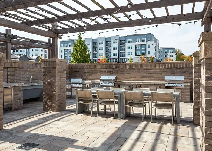 Kasa Freemorewest Charlotte