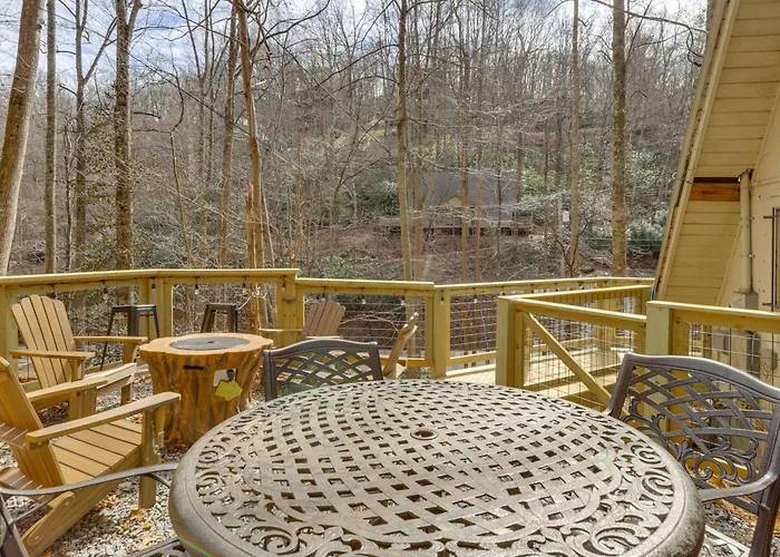 A-Frame Gatlinburg Cabin W/ Deck & Private Hot Tub
