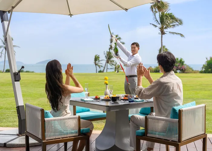 The St. Regis Sanya Yalong Bay Resort 5 star
