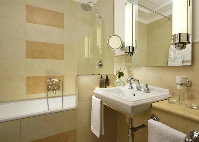 Grand Hotel Savoia Genova, Curio Collection By Hilton 5 star