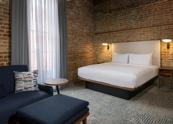 Courtyard By Marriott New Orleans Warehouse Arts District Hotel