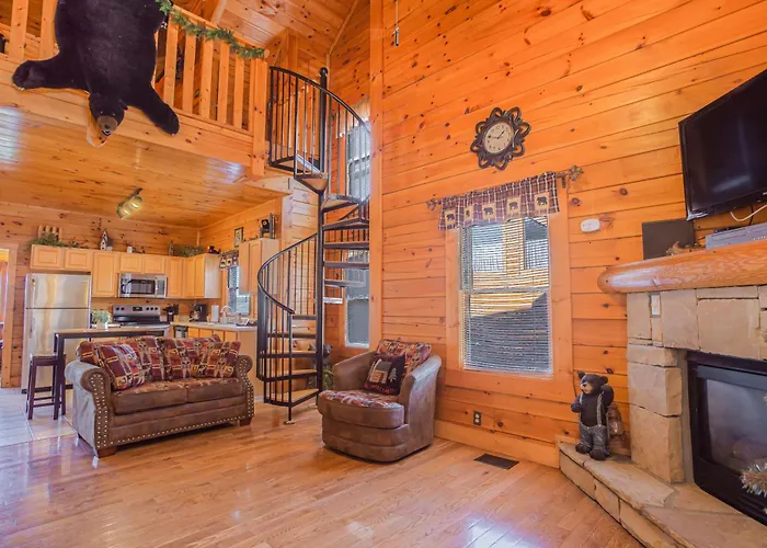 Steps From Pkwy! Hot Tub~Pool Access~Fast Wifi Villa Pigeon Forge