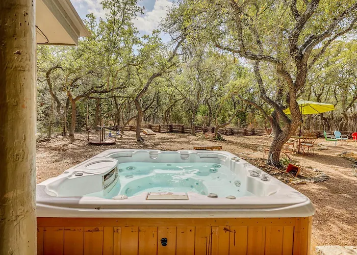 Hot Tub & Yard! 'Inn The Woods' Wimberley Cabin