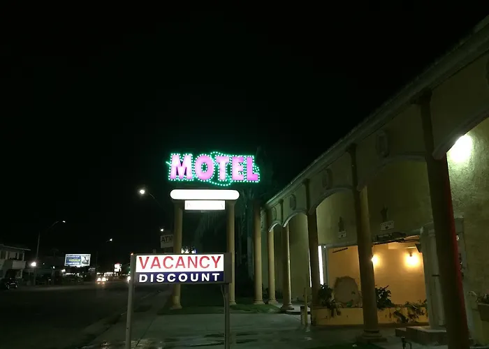 Colonial Pool & Spa Motel Long Beach