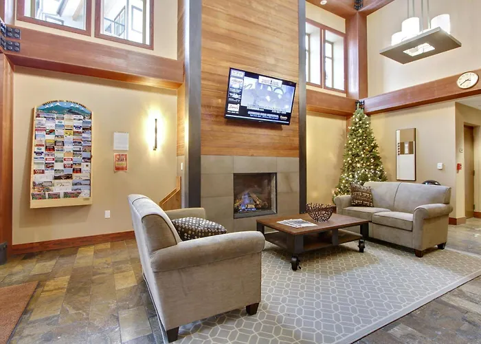 Ski-Out Luxury Condo: Mountain Views & Hot Tub Retreat Winter Park