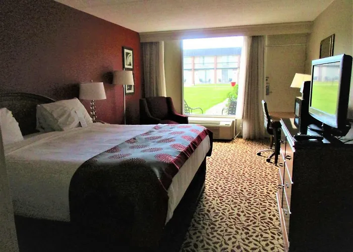 Ramada Plaza By Wyndham Fort Wayne Hotel & Conference Center