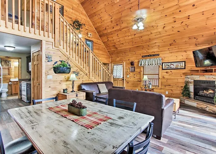 3 Mi To Gatlinburg Cabin With Deck And Pool Table!