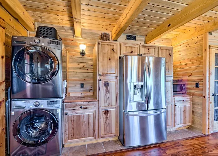 Pet-Friendly Cloudcroft Cabin: Walk To Shop, Food
