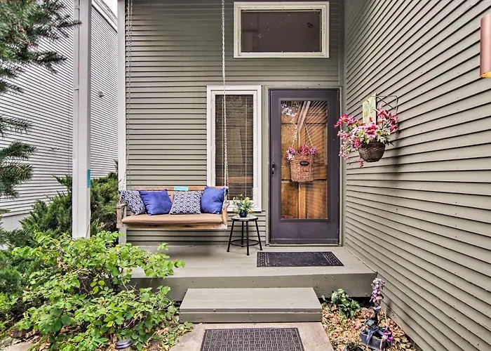 Lakefront Fort Collins Townhome, Only 3 Mi To Csu!