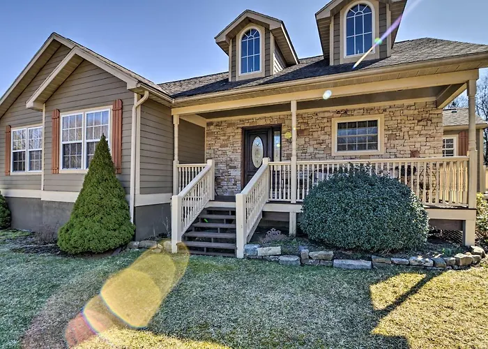 Private Family Home W/ Deck, Porch + Forest Views! McComas Beach