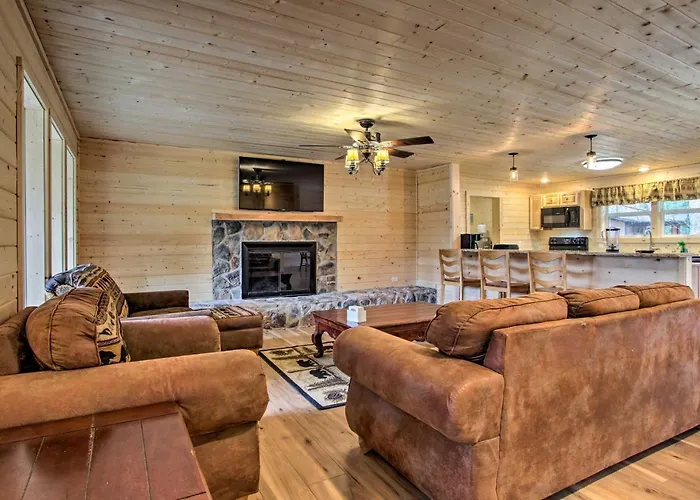 Gatlinburg Cabin With Hot Tub, Fire Pit And Game Room!